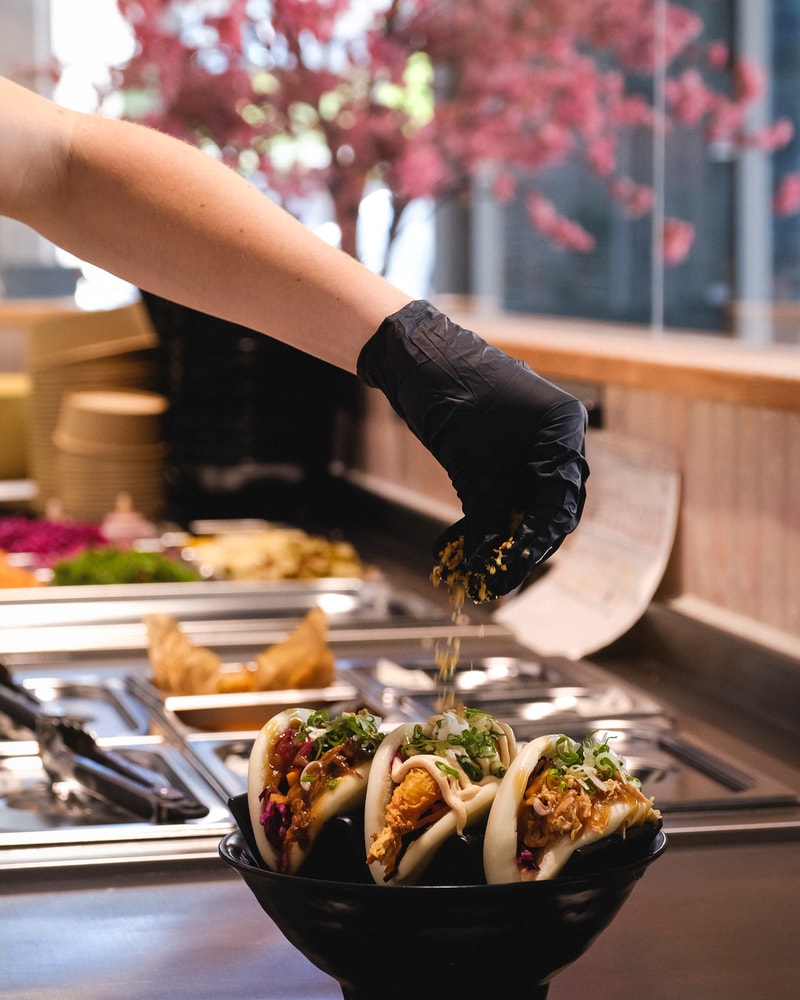 Bao Buns & valgfri drik hos Poké & Sons - Asiatisk velsmag og nordiske råvarer