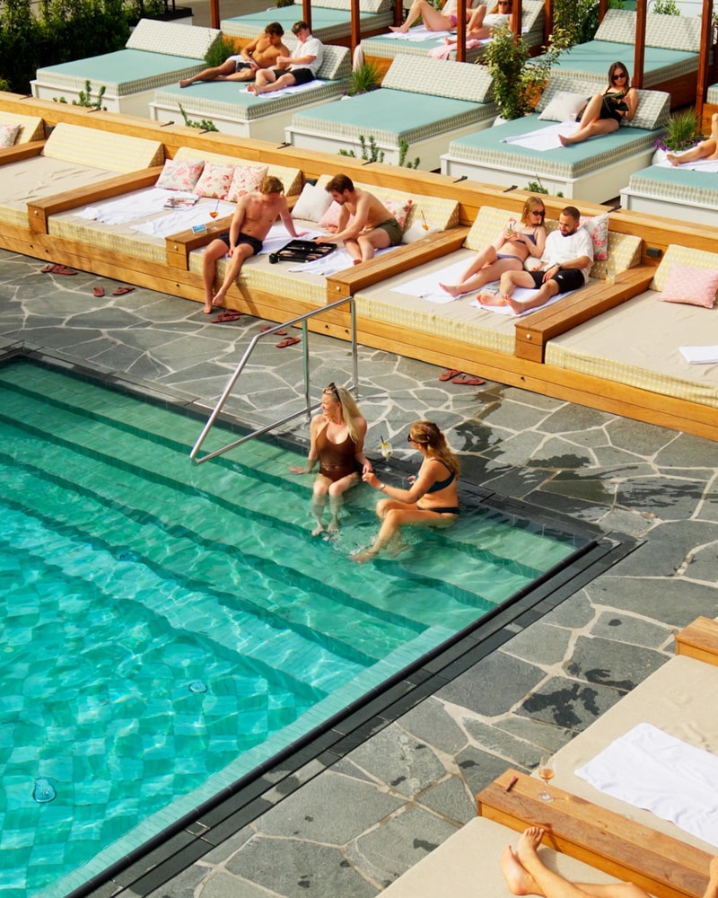 Luksuriøs brunchbuffet og Pool Club på Marienlyst Strandhotel