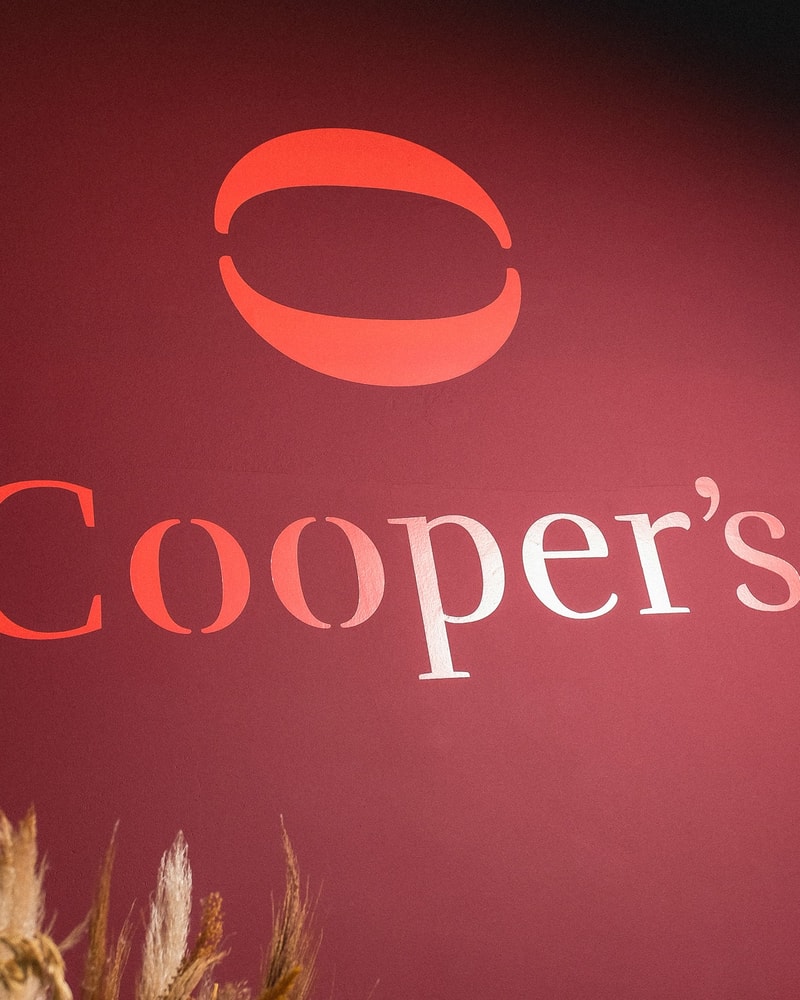 Valgfri burgercombo fra Cooper's - Populær Burgerjoint med Snaskede Favoritter