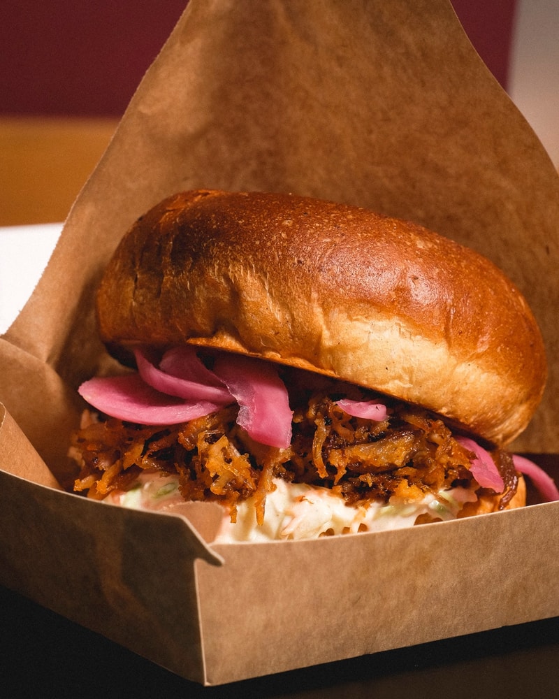Valgfri burgercombo fra Cooper's - Populær Burgerjoint med Snaskede Favoritter