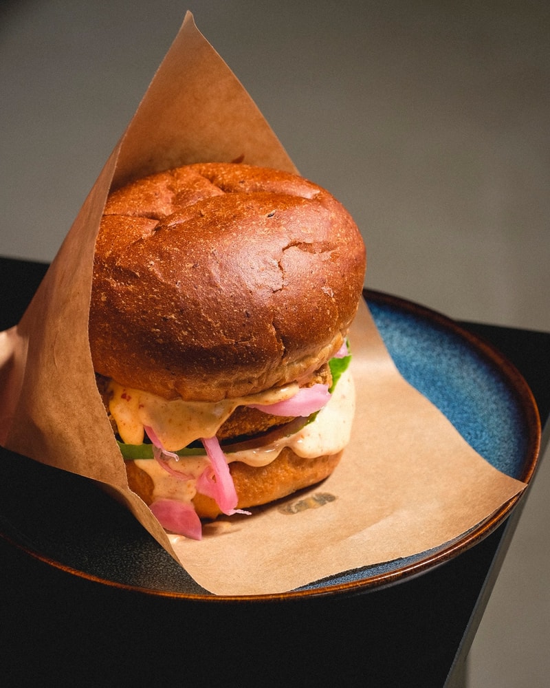Valgfri burgercombo fra Cooper's - Populær Burgerjoint med Snaskede Favoritter