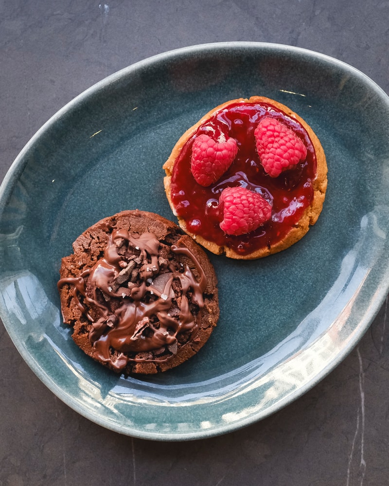 Vælg Selv 2 Cookies Hos Cookie Crush På Vesterbrogade - Fyldt Med Karakter & Krumme