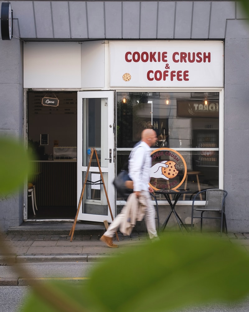 Vælg Selv 2 Cookies Hos Cookie Crush På Vesterbrogade - Fyldt Med Karakter & Krumme