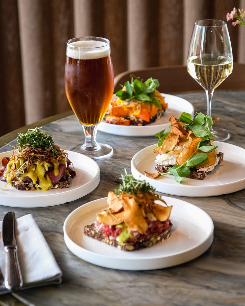 2 Valgfri Smørrebrød + Dessert Hos Pier 3 - Danske Klassikere ved Kajen