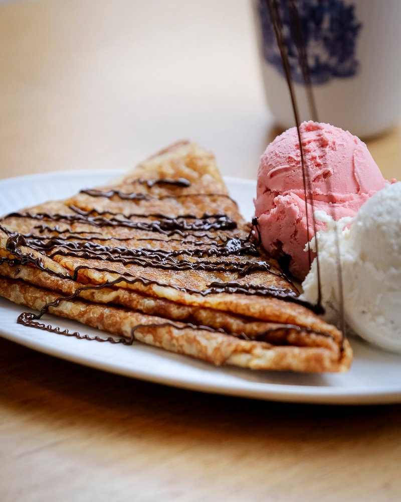 Hjemmelavet Crêpe + Valgfri Varm Drik @ Peter Beier Chokolade