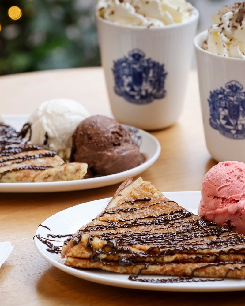 Hjemmelavet Crêpe + Valgfri Varm Drik hos Peter Beier Chokolade