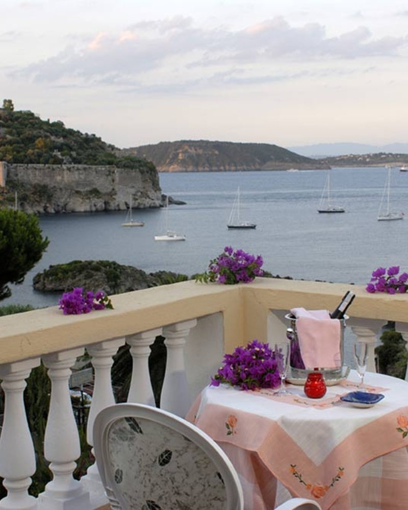 Fortryllende rejse til italiener-øen Ischia