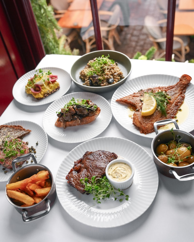 Valgfri Forret & Hovedret + Husets Vin -  Cap Horn i Hjertet af Nyhavn