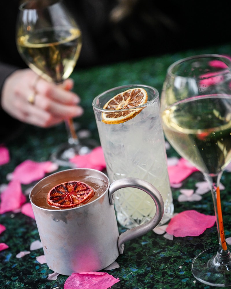 Galentines Day @ Alexanders Bistro - Hvem Skal Du Fejre Venskabet Med?