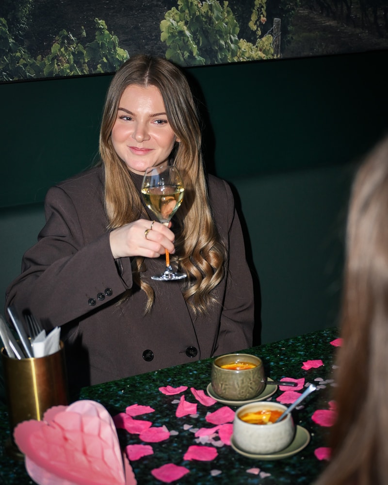 Galentines Day @ Alexanders Bistro - Hvem Skal Du Fejre Venskabet Med?