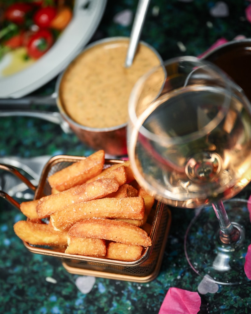 Galentines Day @ Alexanders Bistro - Hvem Skal Du Fejre Venskabet Med?