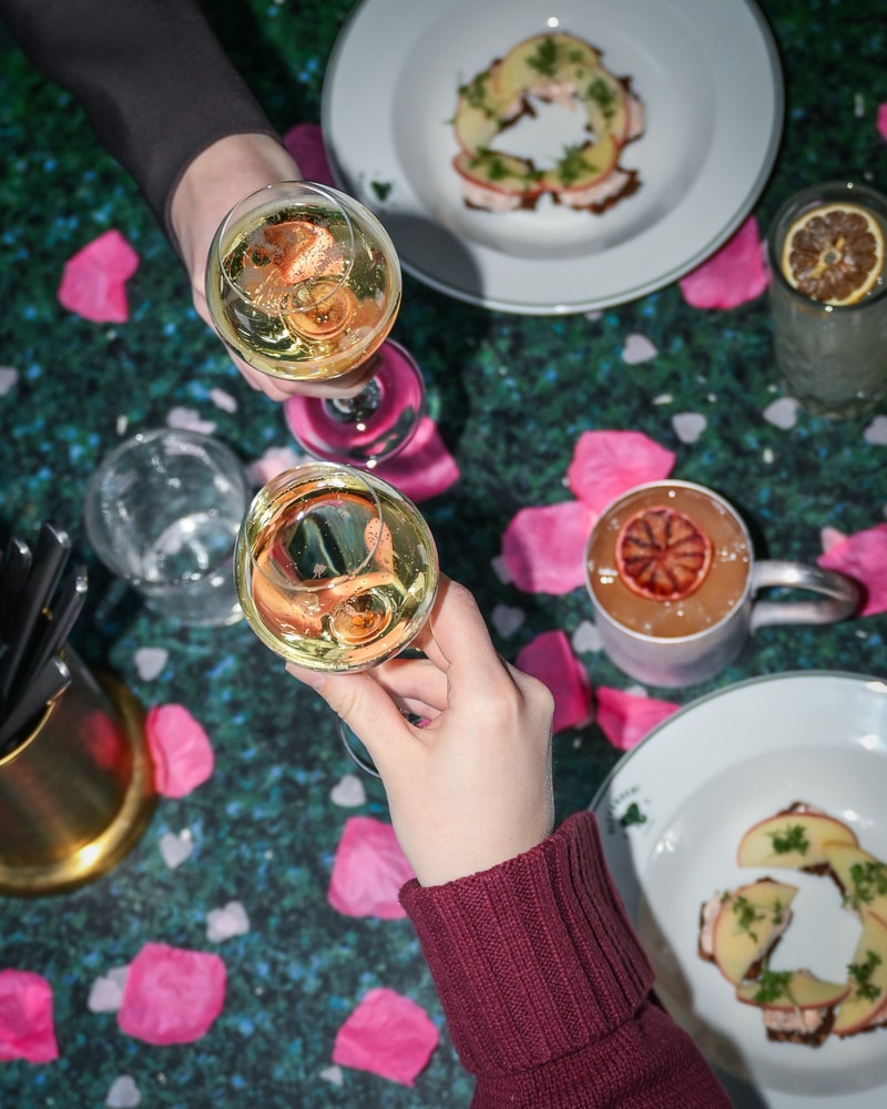 Galentines Day @ Alexanders Bistro - Hvem Skal Du Fejre Venskabet Med?