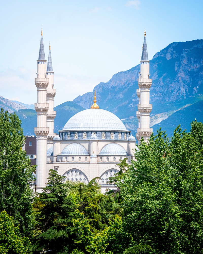 Oplev Albaniens hovedstad: Tirana