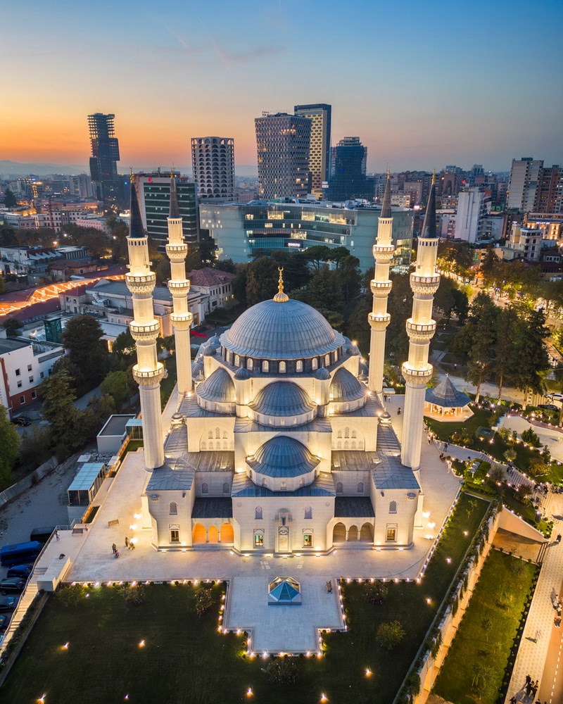 Oplev Albaniens hovedstad: Tirana