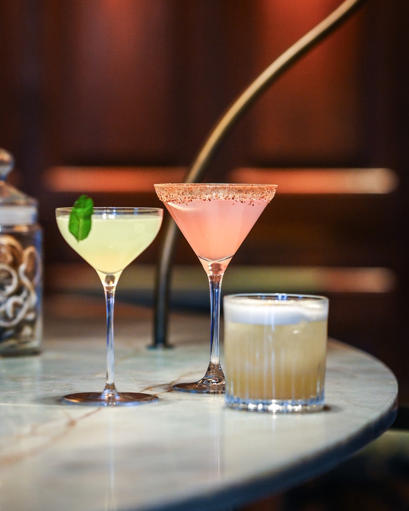 2 Valgfri Cocktails Hos Skjult Bar i Indre By - Oplev Josephine's i Studiestræde