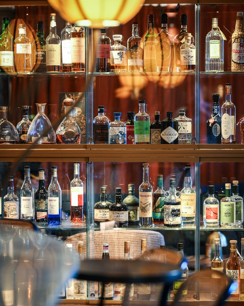 2 Valgfri Cocktails Hos Skjult Bar i Indre By - Oplev Josephine's i Studiestræde