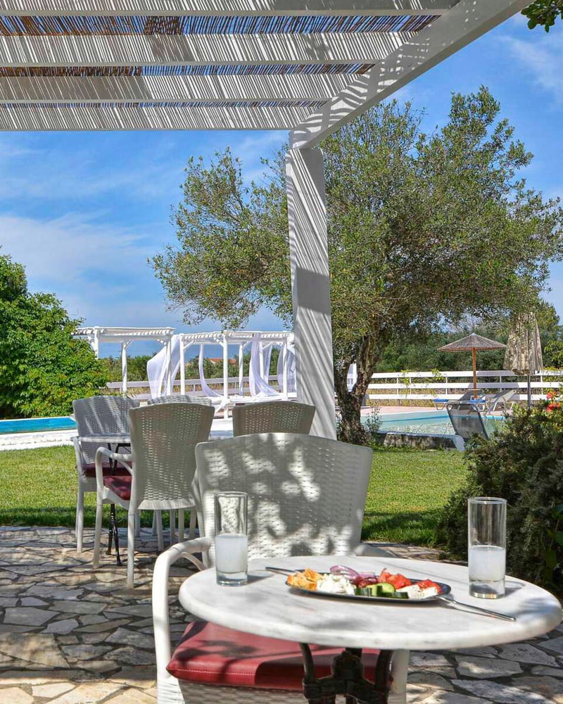 Apollo: Strand-ferie på Korfu