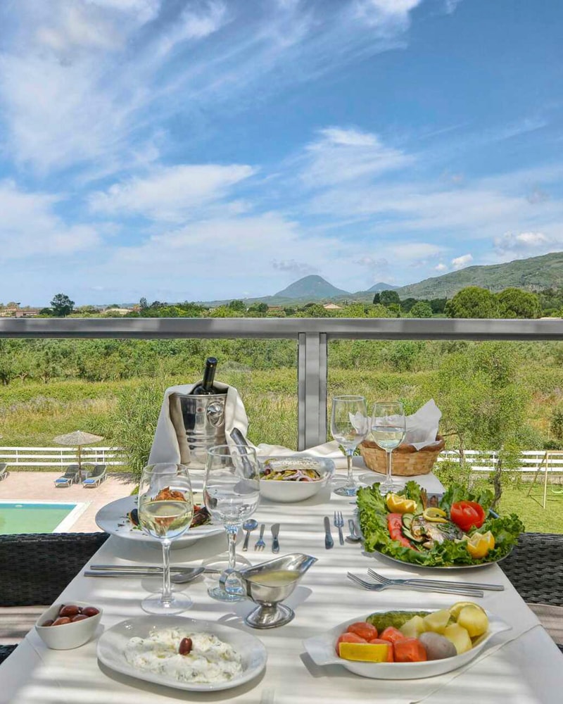 Apollo: Strand-ferie på Korfu