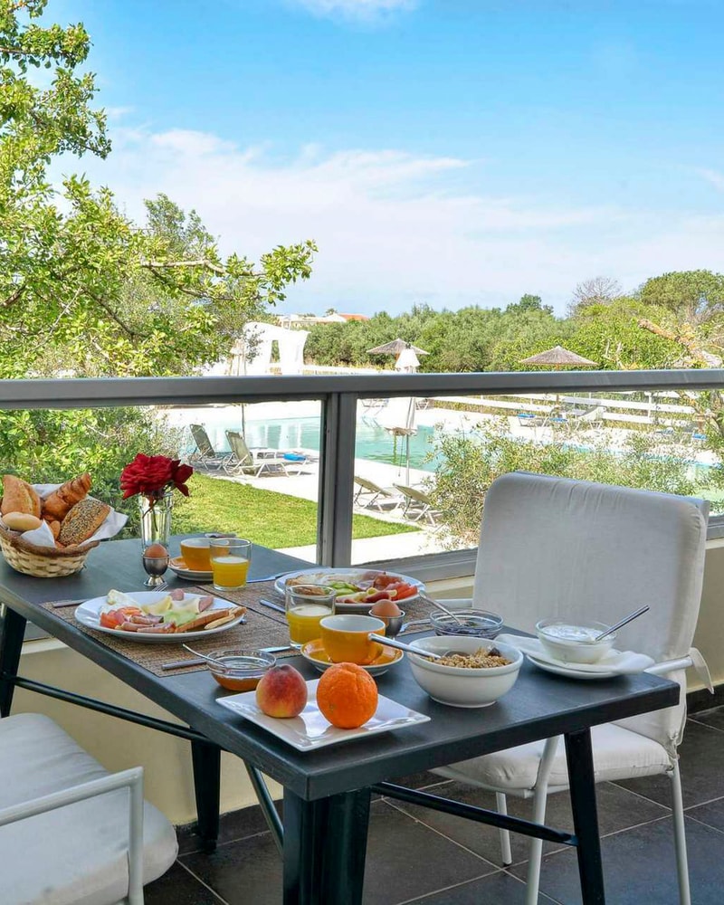 Apollo: Strand-ferie på Korfu