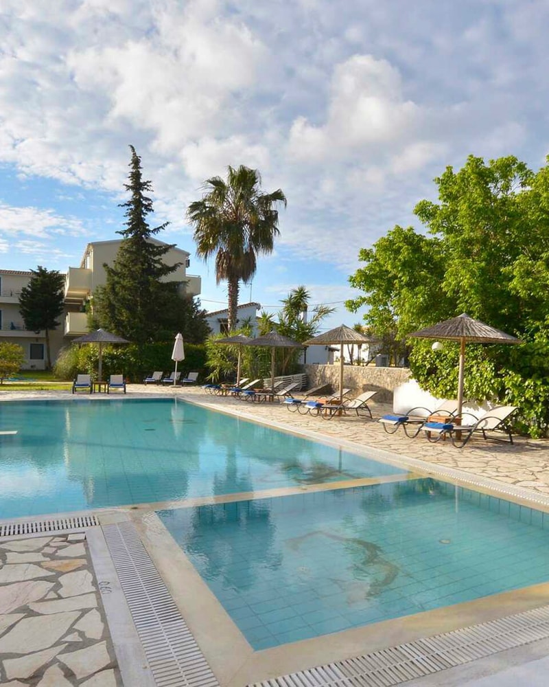 Apollo: Strand-ferie på Korfu