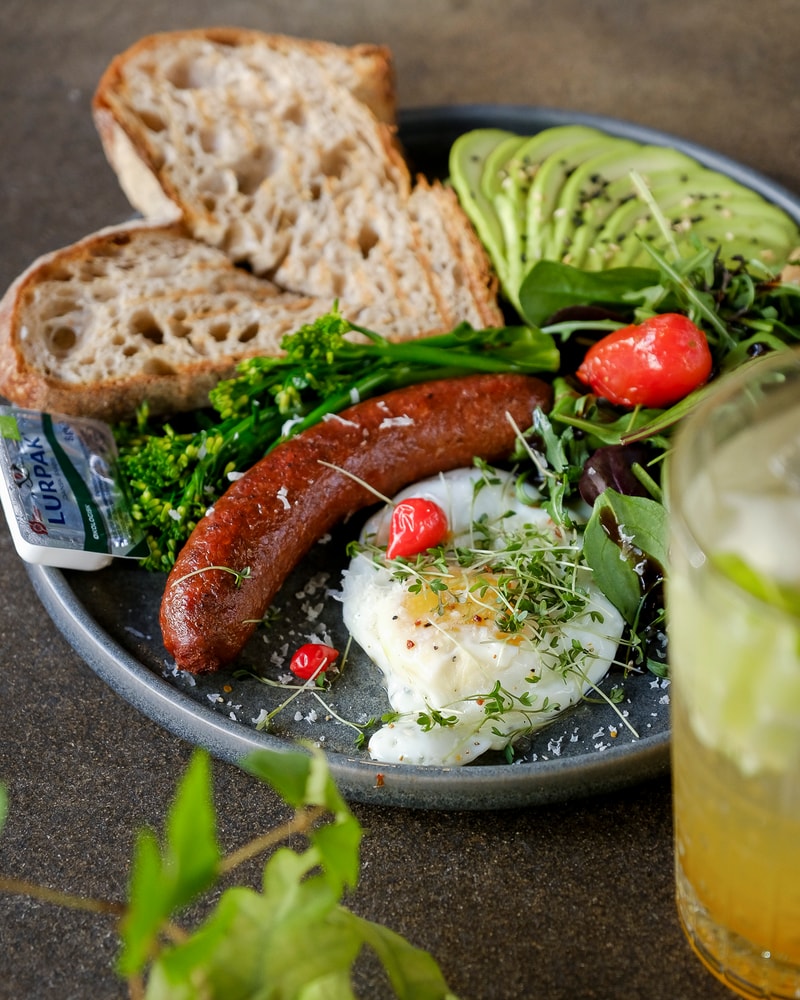 Valgfri Breakfast Plate @ Social Brew  - En Komplet Morgen i Hyggelige Omgivelser