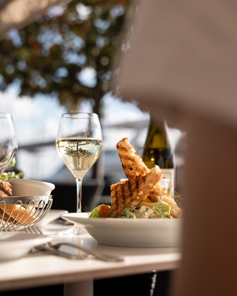 2-Retters Signaturfrokost på No. 22 Bistro - Nyd Forårssolen & Udsigten over Rungsted Havn