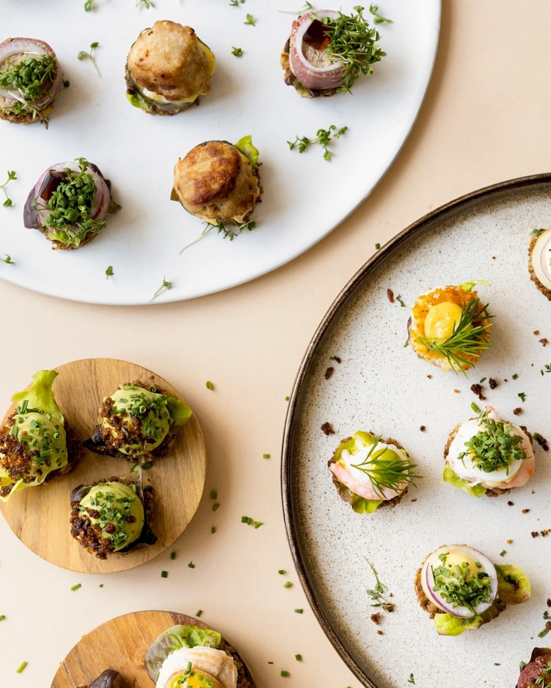 16 Mini-Smørrebrød fra Danish Minies - Smag Alle Dine Favoritter i Et Måltid