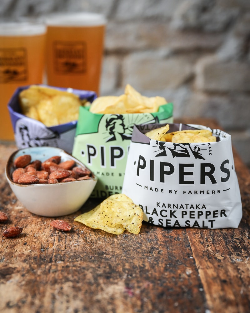 2 Valgfri Fadøl + Snacks @ Vesterhus - Gode Glas & Endnu Bedre Stemning