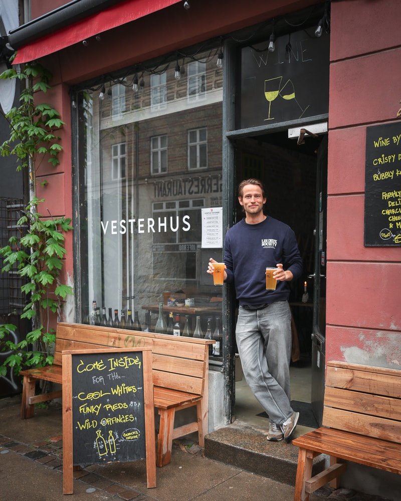 2 Valgfri Fadøl + Snacks @ Vesterhus - Gode Glas & Endnu Bedre Stemning