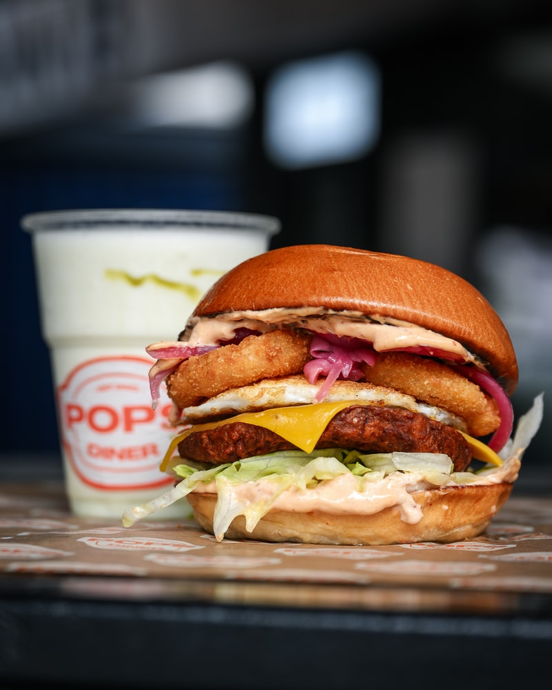Valgfri Burger + Milkshake @ Pops Diner - Byens Bedste Burger under Buen