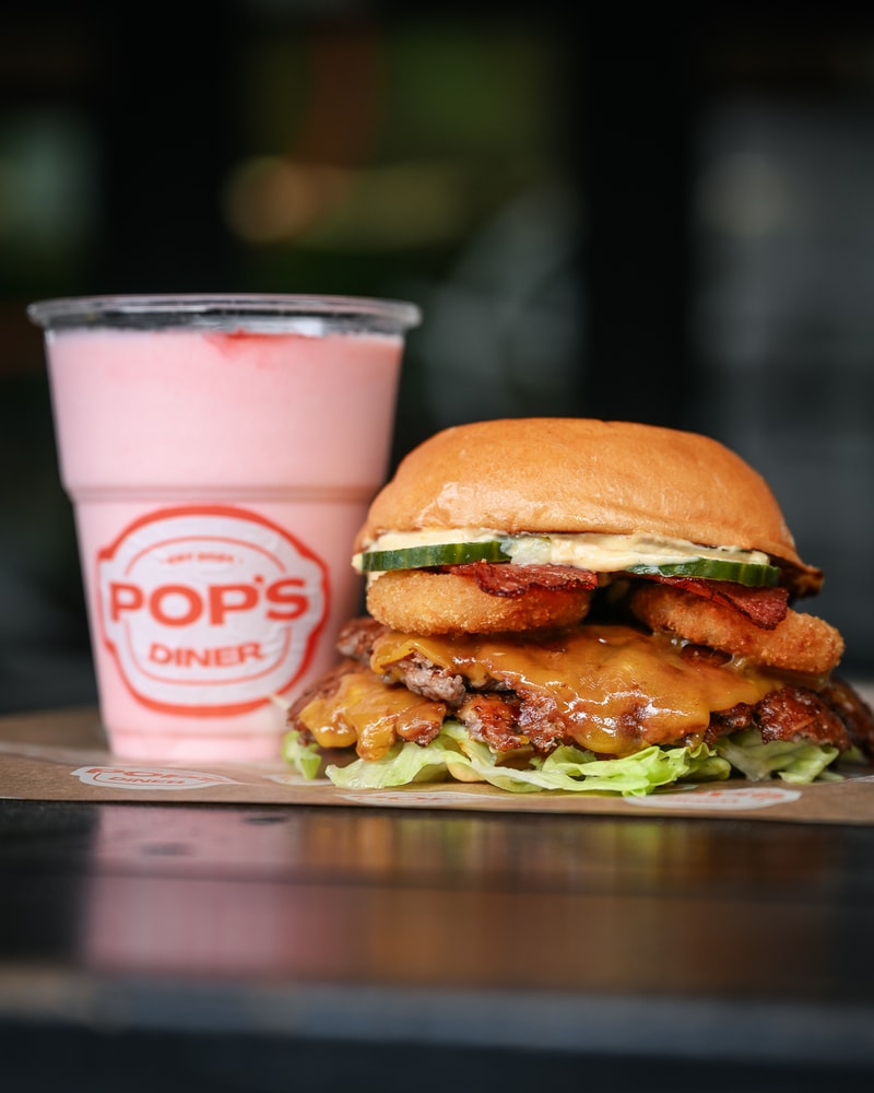Valgfri Burger + Milkshake @ Pops Diner - Byens Bedste Burger under Buen