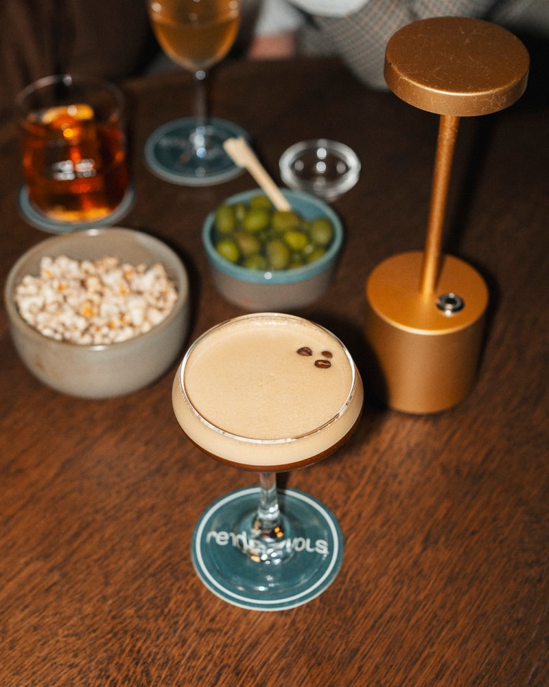 2 Cocktails @ Rendezvous Bar - Besøg Den Ikoniske Bygning Bag Rundetårn