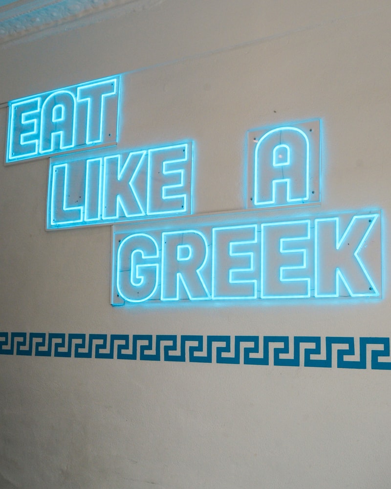 ½ PRIS: Valgfri Gyros @ The Greek - Enkelt, Saftigt & Drønlækkert!