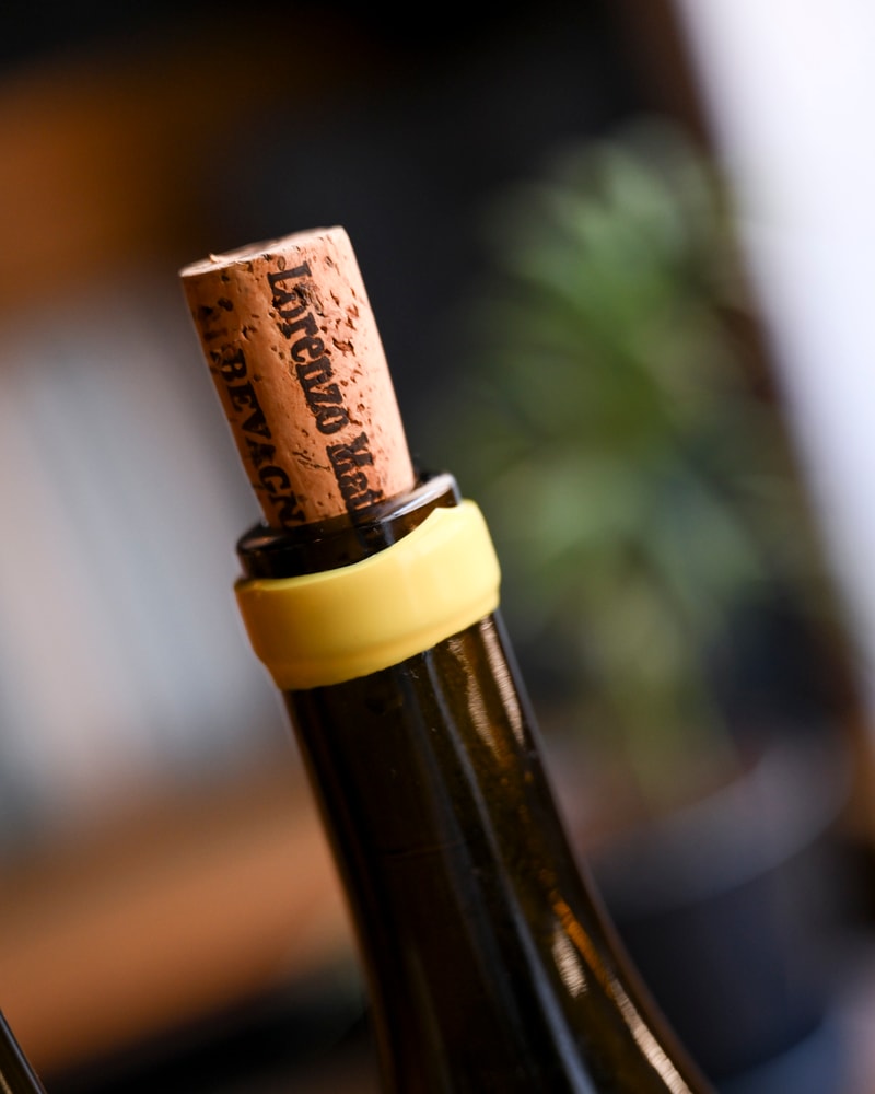 2 Valgfri Glas Vin + Snacks @ Vesterhus - Gode Glas & Endnu Bedre Stemning