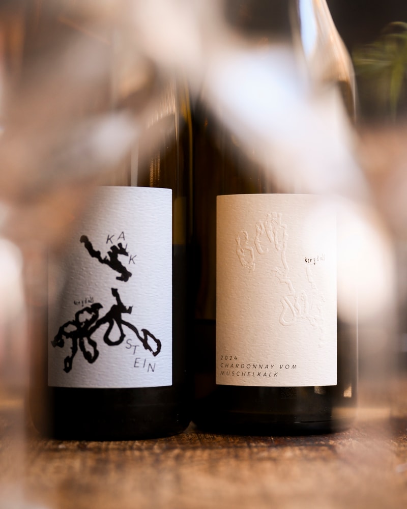 2 Valgfri Glas Vin + Snacks @ Vesterhus - Gode Glas & Endnu Bedre Stemning