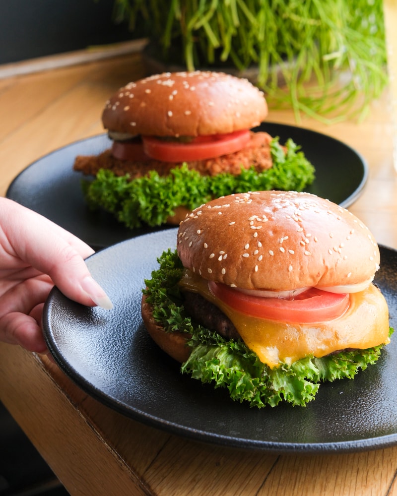 Valgfri AftenCombo @ Social Brew - Klassiske Burgers & Knasende Favoritter