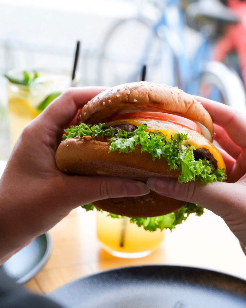 Valgfri AftenCombo @ Social Brew - Klassiske Burgers & Knasende Favoritter