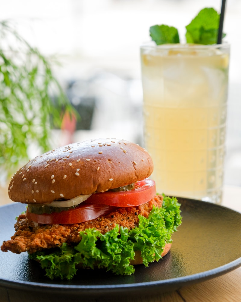 Valgfri AftenCombo @ Social Brew - Klassiske Burgers & Knasende Favoritter