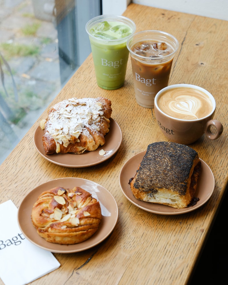 Valgfrit Wienerbrød & Kaffe @ Bagt - Hele 8 Lokationer Fyldt Med Friskbagt!