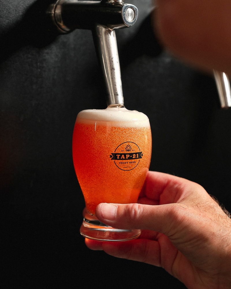 Valgfrit Tastingbræt m. 5 Øl + Valgfri Snack @ Tap 21 - Alverdens Specialøl Fra Hanen På Frederiksberg