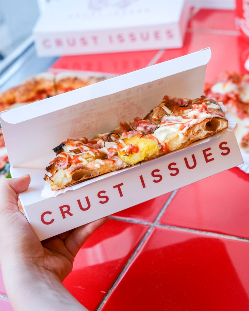 Valgfri Pizza/2 Slices m. Drik @ Crust Issues - Her Hæves Dejen Til Nye Højder!