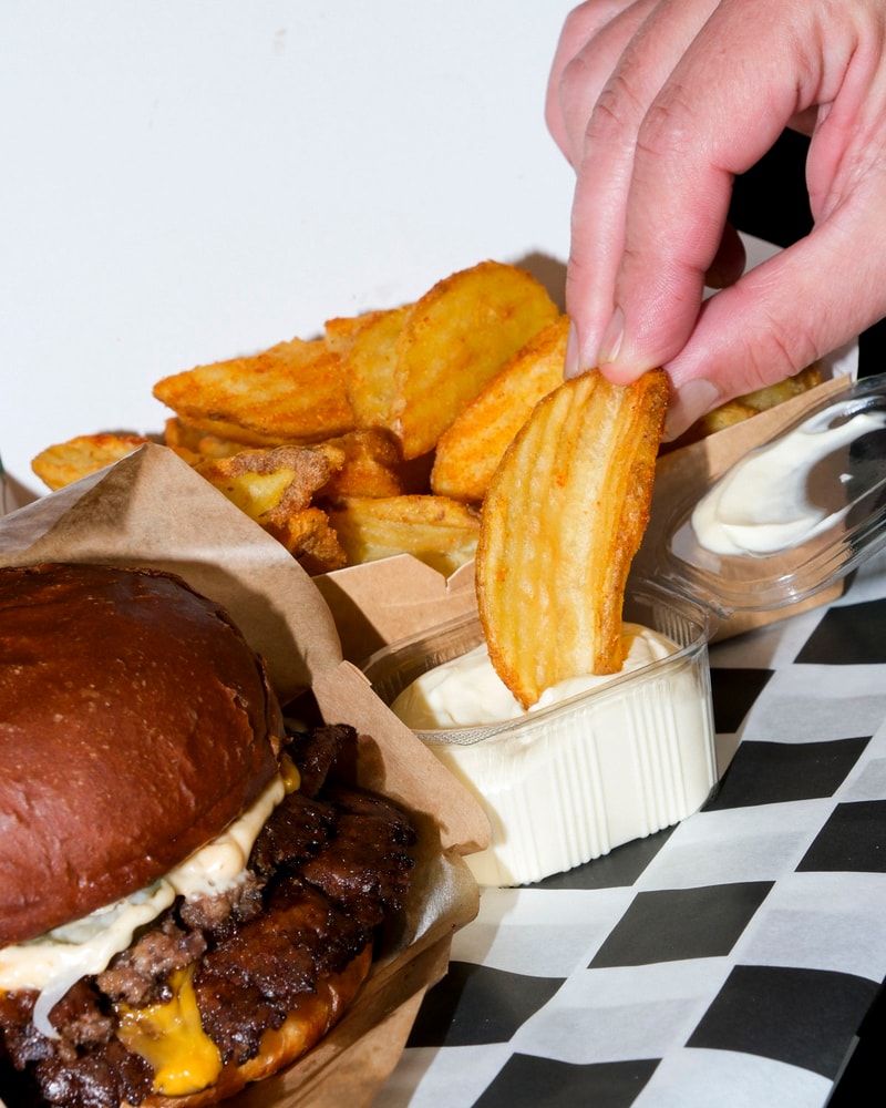 Smashburger + crispers valgfri dip @ Hill’s Grill – Streetfood Fra Grillen