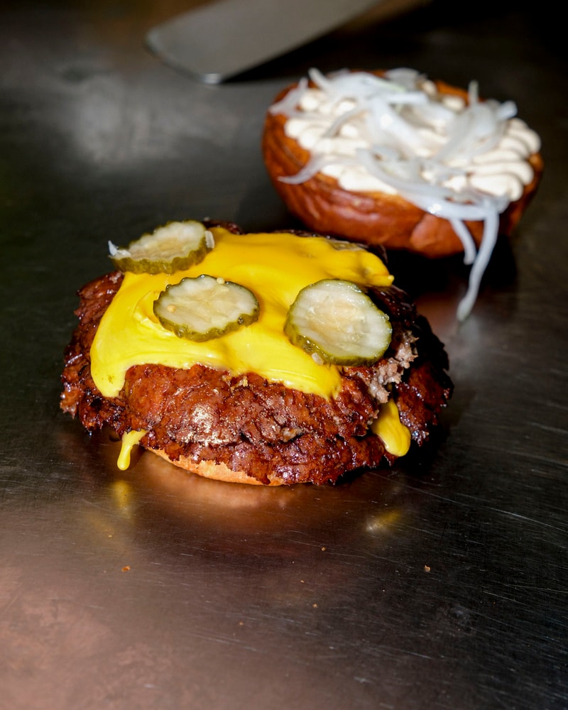 Smashburger + crispers valgfri dip @ Hill’s Grill – Streetfood Fra Grillen