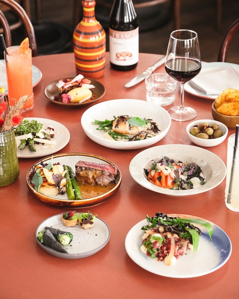 12 Serveringer "Family Style" - Aftenmenu på Odette