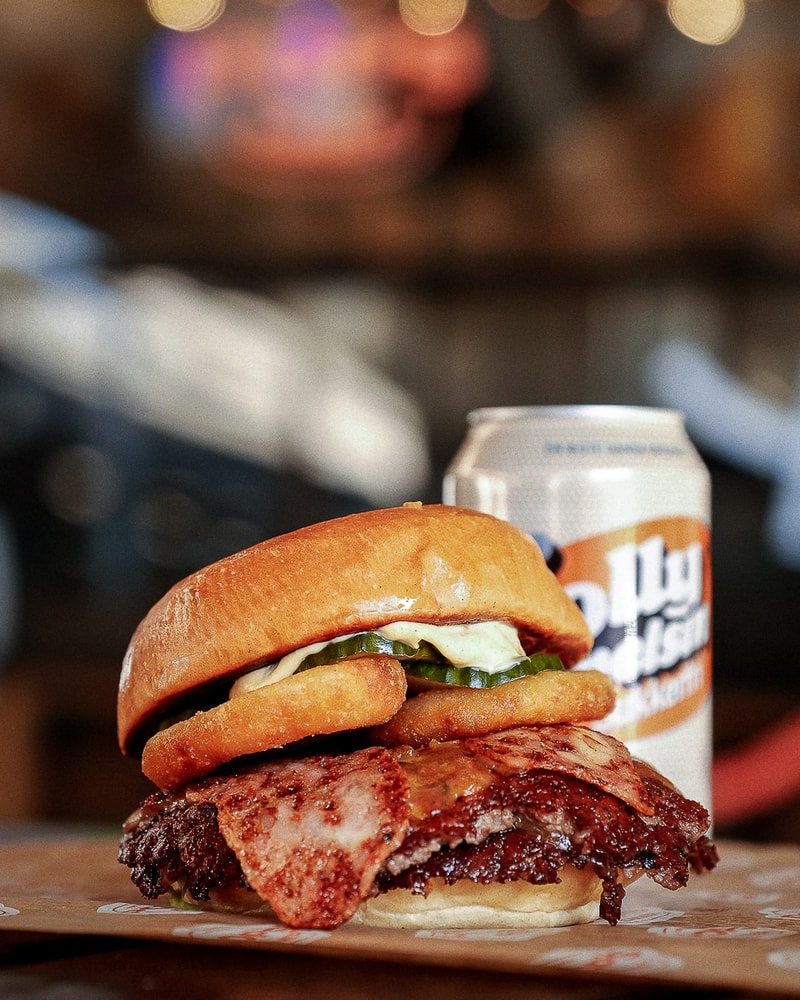 Valgfri Burger + Jolly Sodavand @ Pops Diner - Byens Bedste Burger under Buen