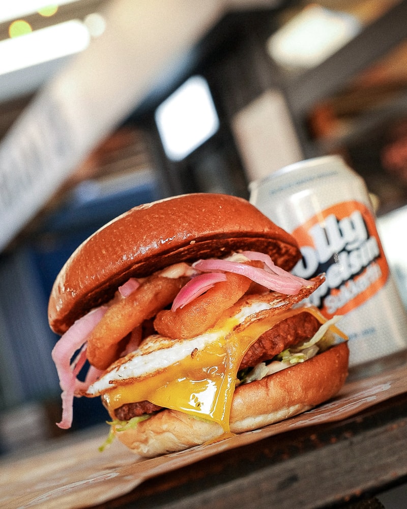 Valgfri Burger + Jolly Sodavand @ Pops Diner - Byens Bedste Burger under Buen