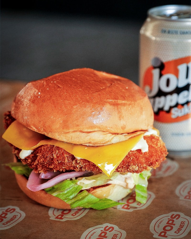 Valgfri Burger + Jolly Sodavand @ Pops Diner - Byens Bedste Burger under Buen
