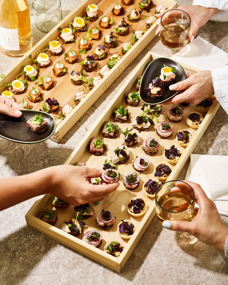 "Den Store Middag" fra Danish Minies - Smag Alle Dine Favoritter i Et Måltid