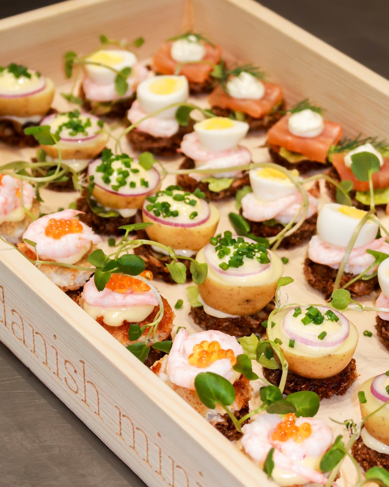 "Den Store Middag" fra Danish Minies - Smag Alle Dine Favoritter i Et Måltid