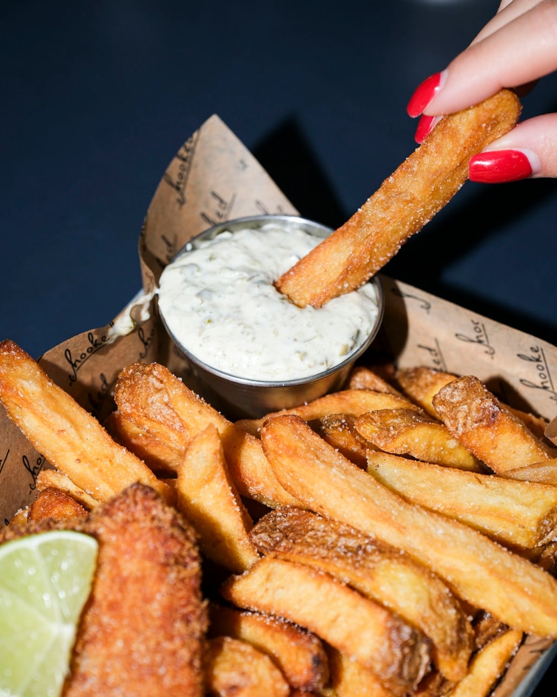 Fish & Chips + Valgfri Drik @ Hooked - Fisk uden fine fornemmelser!